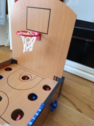 Baloncesto de mesa con aros y pelotas