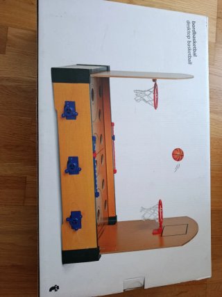 Baloncesto de mesa con aros y pelotas