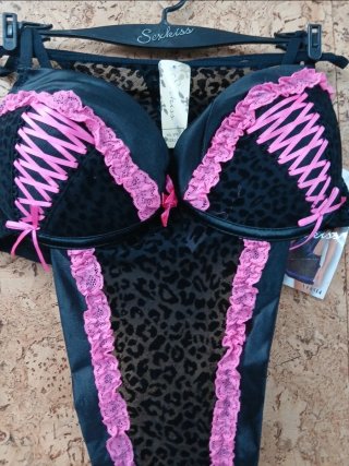 Conjunto lencería negro y rosa