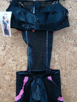 Conjunto lencería negro y rosa