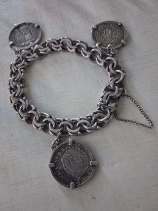 Bracciale vintage in argento sterling con monete