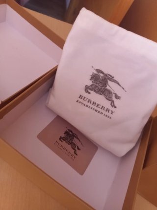 Cinturón Burberry Beige y Dorado