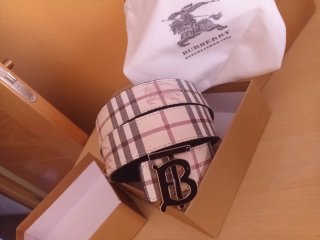 Cinturón Burberry Beige y Dorado