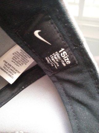 Gorra Nike Gris y Blanca