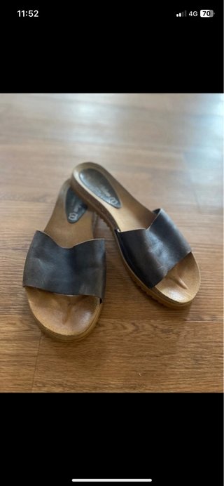 Chanclas de cuero negras
