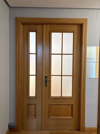 Puerta de madera para salón
