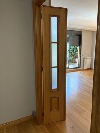 Puerta de madera para salón