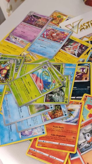 Lote de 200 cartas Pokémon