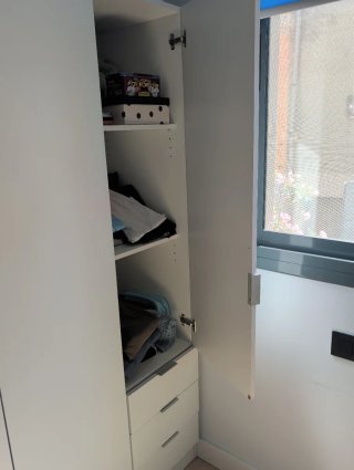 Armario blanco de madera