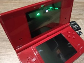 ,🇪🇦NINTENDO DSI ROJA/PERFECTA REGALO TARGETA SD.