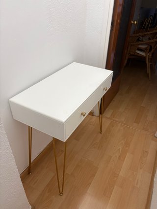 Mesa tocador blanca patas doradas