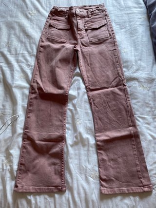Pantalón vaquero rosa flare