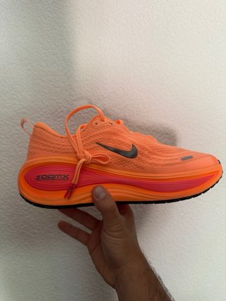 Nike Vomero Plus Hot Lava Talla 42