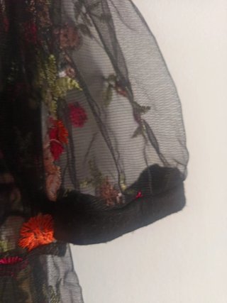 Vestido negro bordado floral talla única