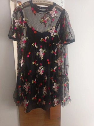 Vestido negro bordado floral talla única