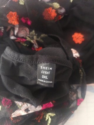 Vestido negro bordado floral talla única
