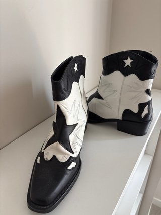 Botines Cowboy Estrellas Blanco y Negro