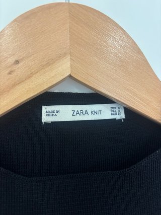 Vestido Zara midi negro sin mangas