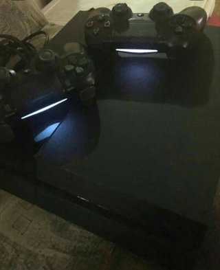 PS4 (PlayStation 4) + 2 mandos