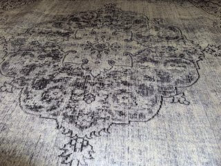 Alfombra Beige y Gris Estilo Vintage