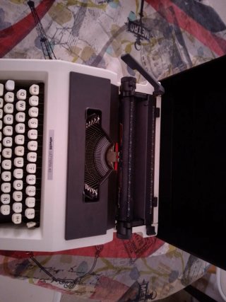 Máquina de escribir Olivetti Lettera 40