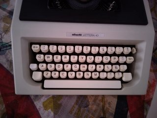 Máquina de escribir Olivetti Lettera 40