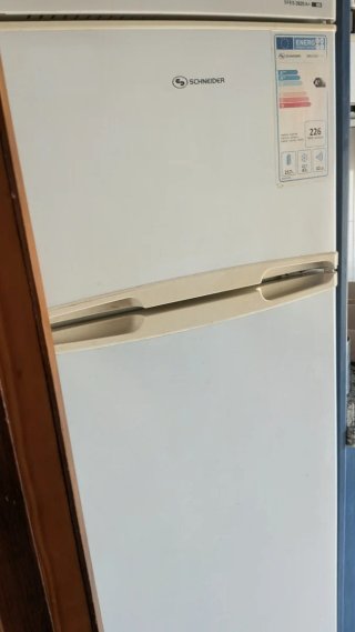 Nevera de dos puertas Schneider A+ 260L