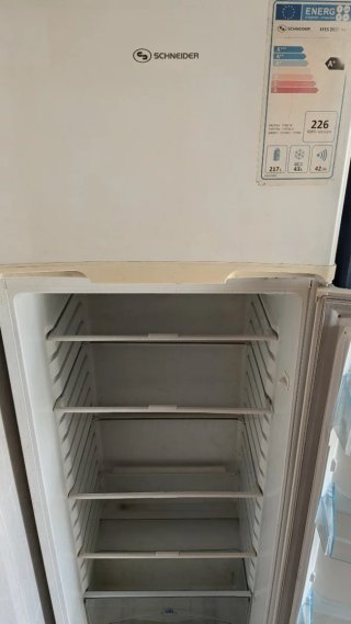 Nevera de dos puertas Schneider A+ 260L