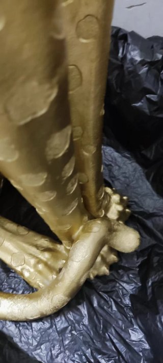 Escultura Leona Poliresina Dorada