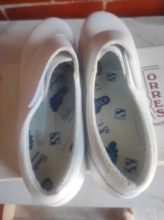 Zuecos cerrados blancos trabajo