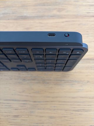 Logitech MX Keys + Pebble Mouse 2 M350S