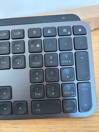 Logitech MX Keys + Pebble Mouse 2 M350S