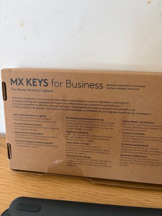 Logitech MX Keys + Pebble Mouse 2 M350S