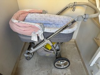 Carro de bebé rosa y gris
