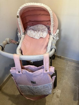 Carro de bebé rosa y gris