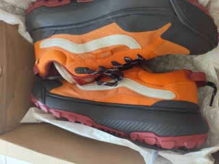 Zapatillas Vans Naranja y Negro
