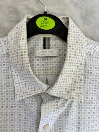 Camisa a cuadros blanca y azul. Pedro del Hierro.
