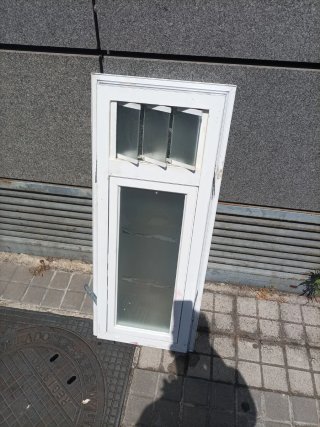 Ventana aluminio baño pequeña