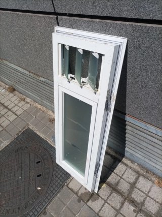 Ventana aluminio baño pequeña