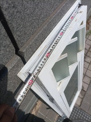 Ventana aluminio baño pequeña