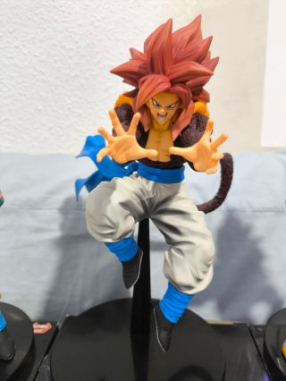 Goku Super Saiyan 4