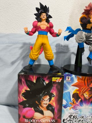 Goku Super Saiyan 4