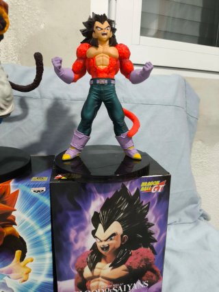Goku Super Saiyan 4