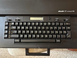 Máquina de escribir electrónica Olivetti ET compac