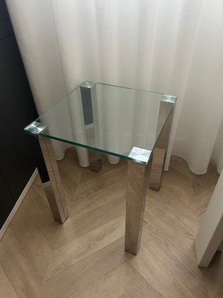 Mesa auxiliar cristal y metal