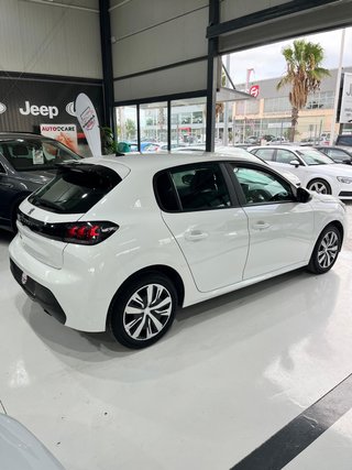 Peugeot 208 2021