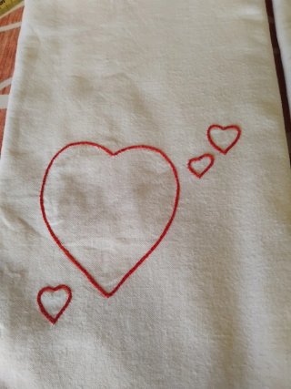 2 federe ricamate a cuore