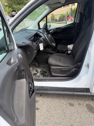 Ford E-Transit Courier 2019