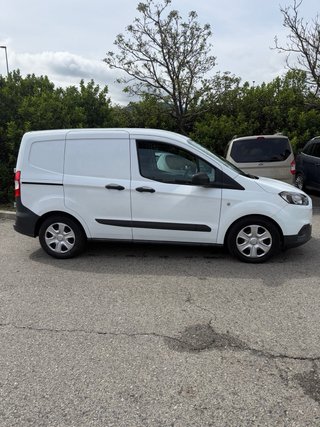 Ford E-Transit Courier 2019