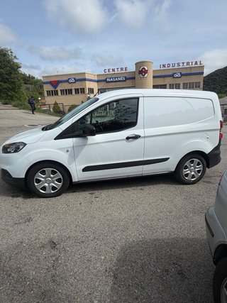 Ford E-Transit Courier 2019